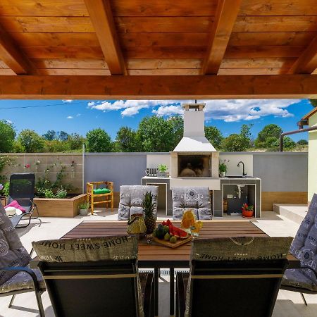 Holiday Home Laura By Interhome Pula Exterior photo